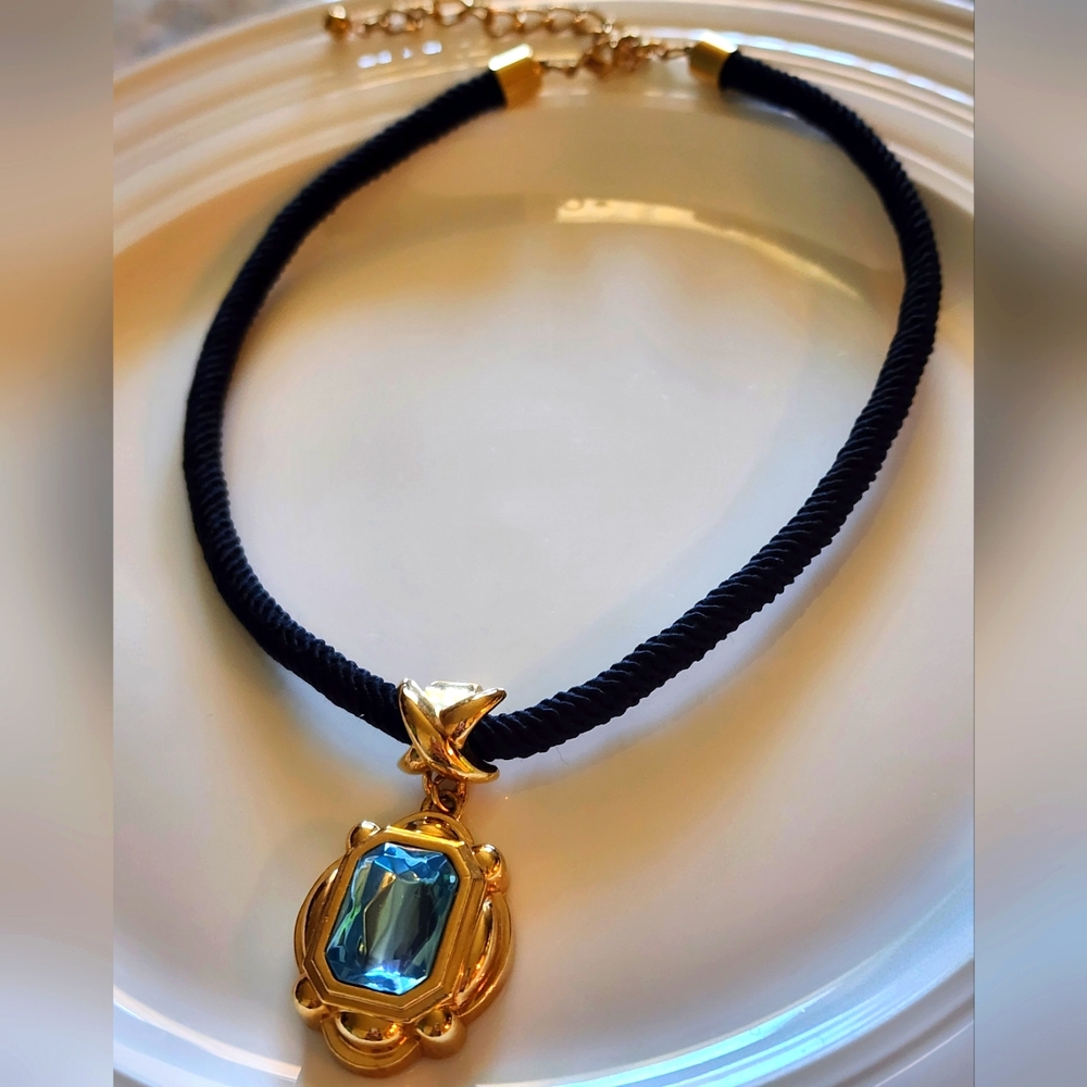Avon blue glass pendant necklace Signed